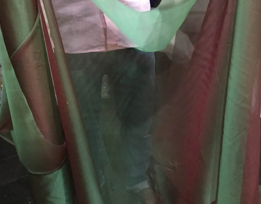100% silk organza fabric two tone green x red 44" [10285]