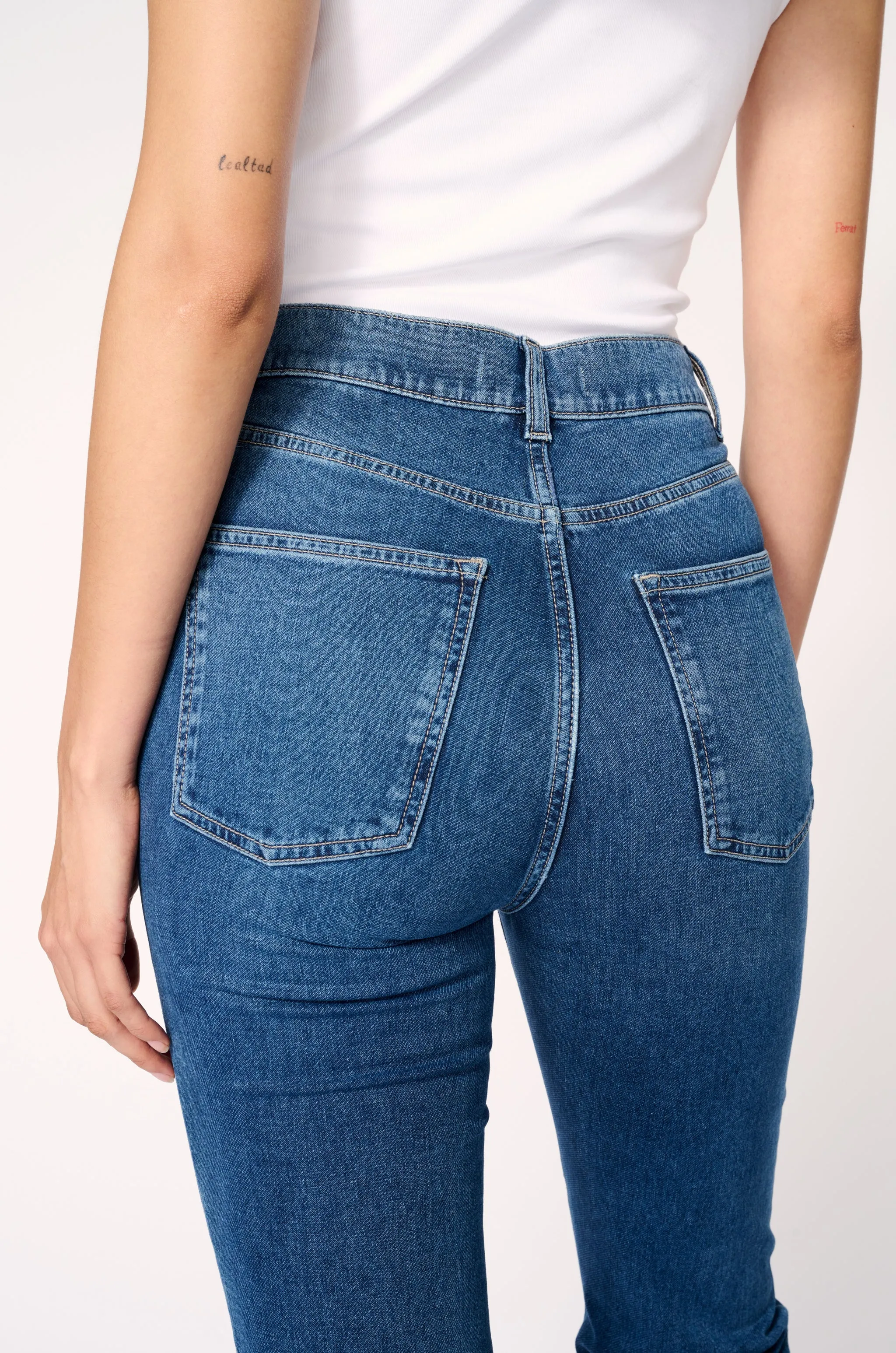ASE - STRAIGHT JEANS | BLOWN AWAY