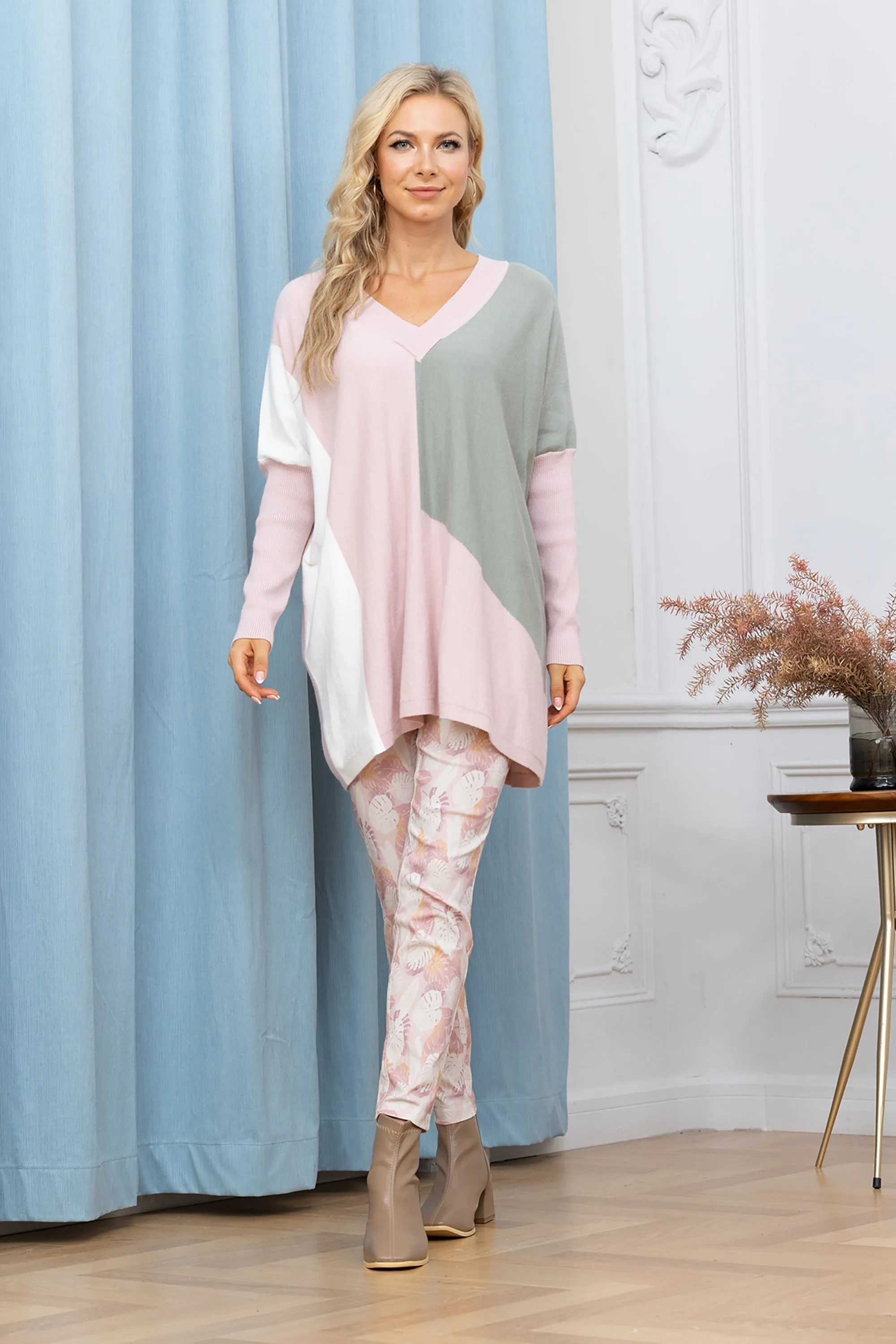 Cassadee's Cashmere-Feel Color Block Pull Over