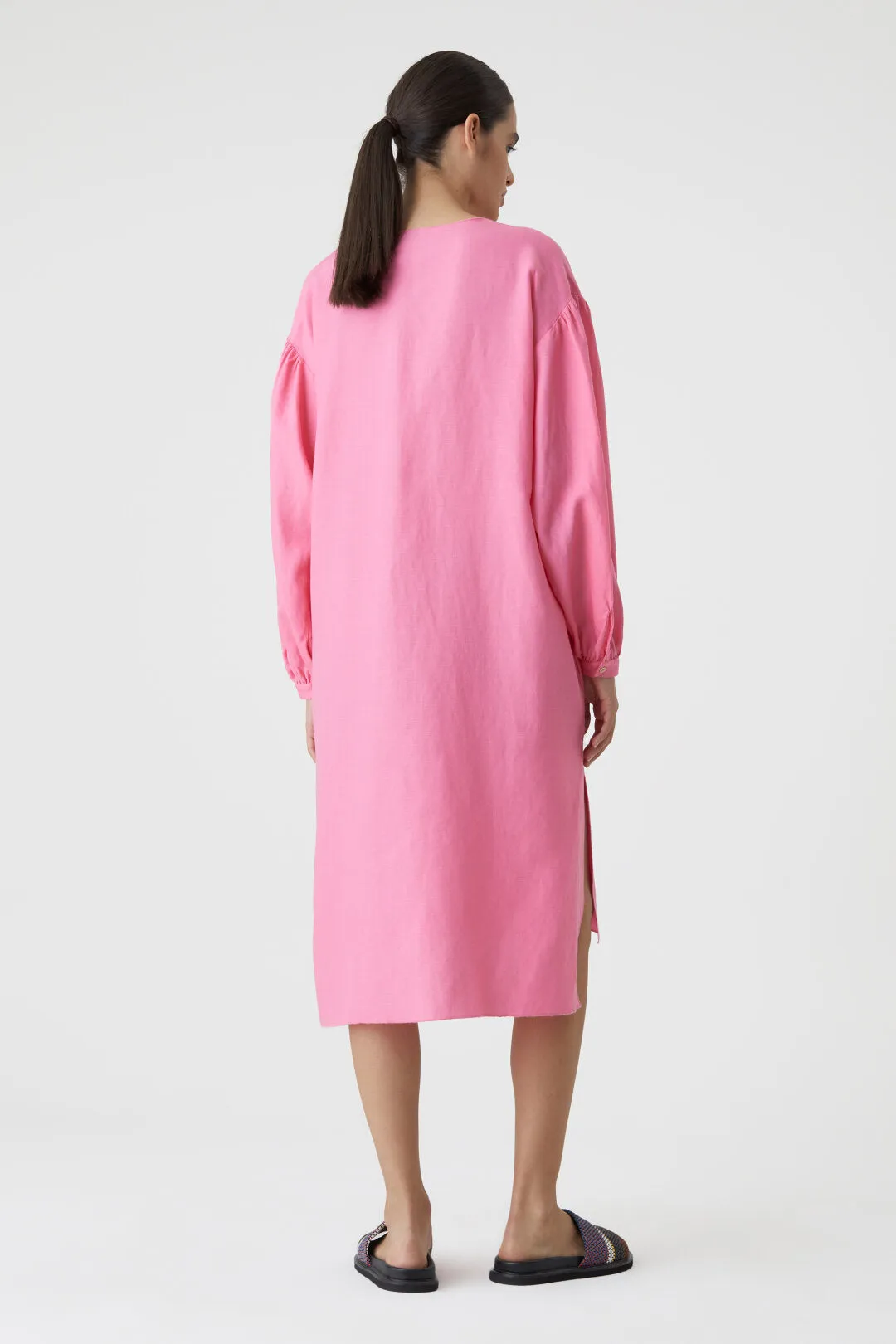 CLOSED WOMENS DRESS WITH V NECK - PINK LILIES