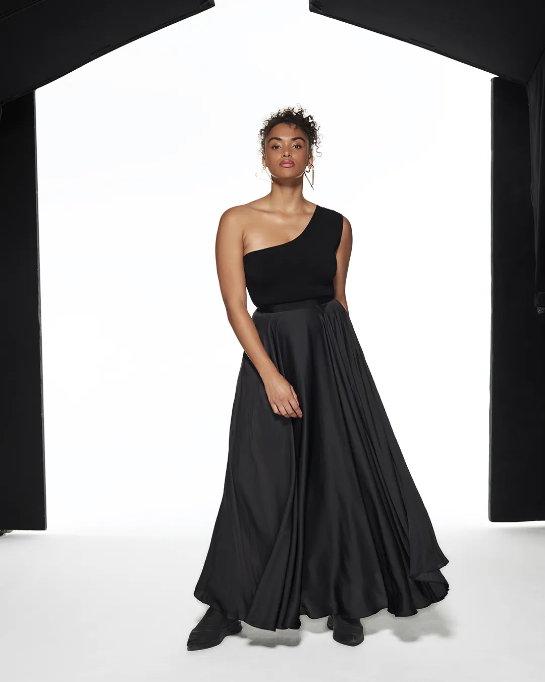 FLOWING MAXI SKIRT - BLACK