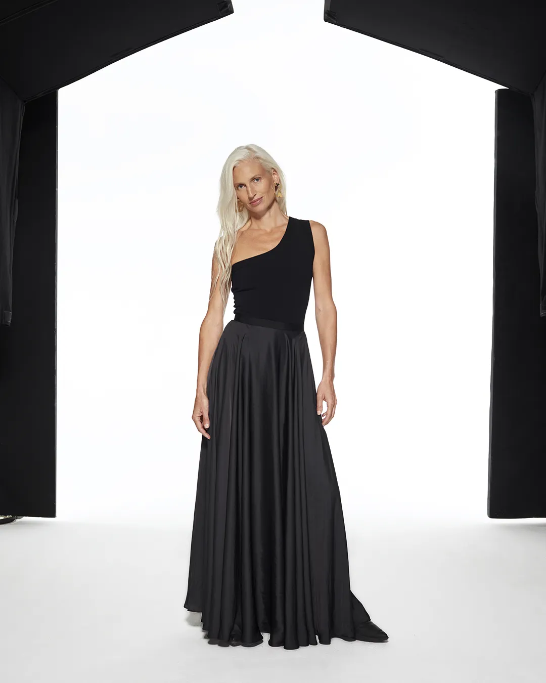 FLOWING MAXI SKIRT - BLACK