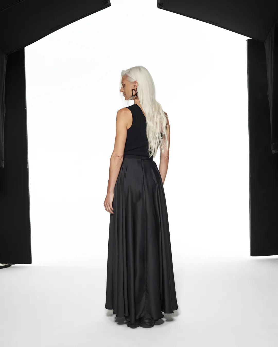 FLOWING MAXI SKIRT - BLACK