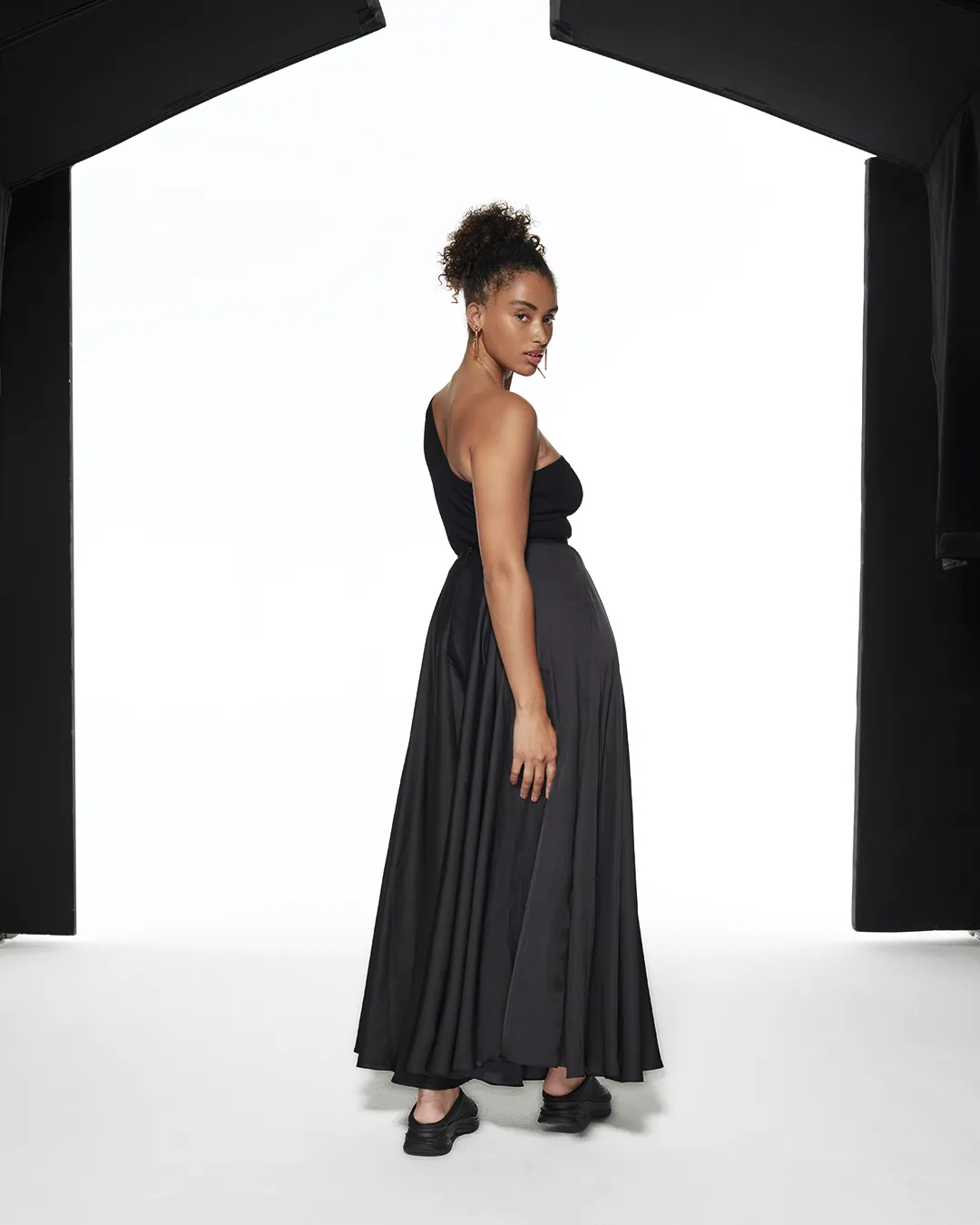 FLOWING MAXI SKIRT - BLACK