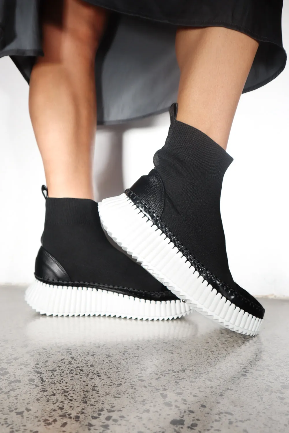 Minx Vortex - Black